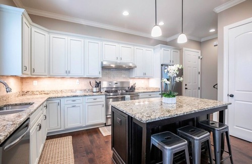 Oxford House | The Reed Retreat, 4BR Luxe by Velvet Ditch Villas