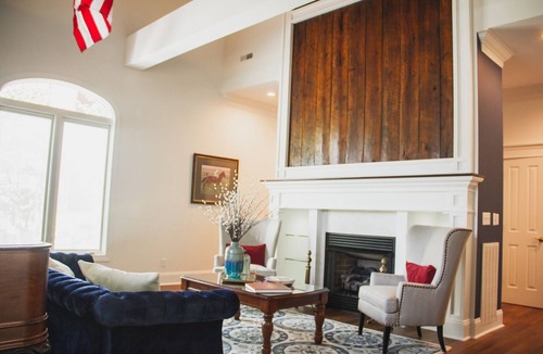 Paducah House | The Respite Boutique Hotel, Lovebird Suite - King Suite