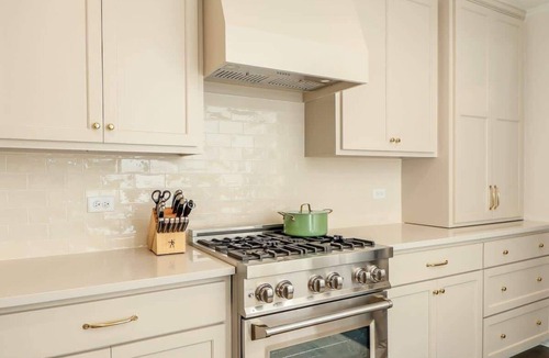 Oxford House | The Sage on Pierce by Apex Short Term Stays