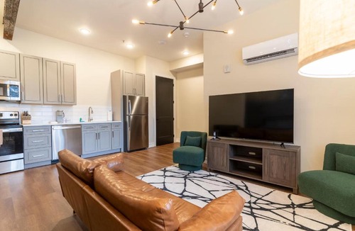 Frankfort Apartment | The Saint Clair