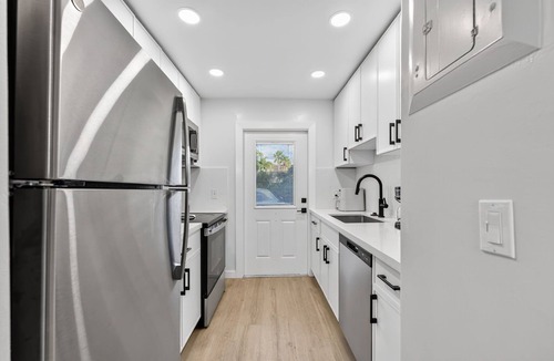 Tropic Isle Apartment | The Sands- 2 Miles To Atlantic Ave - Steps to Beach