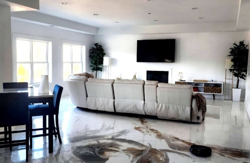 Lithonia House | The Sandy Shores Estate Heated Pool, Hot Tub, Theater & Game Lounge