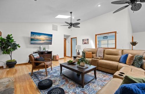 Gainesville House | The Secluded Sanctuary Zen Nature Retreat with Salt Pool, Office & Lanai