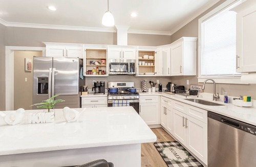 Crosstown House | The Serenity 3BR Gem near Memphis Best Attractions! Fenced Yard~Pet Friendly!