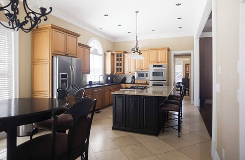 Villa Rica House | The Shady Tree Escape with a free rental car for Major International Sporting Event