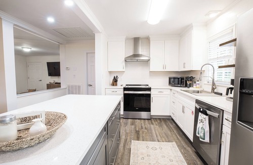 Griffin House | The Shepherd's Lodge at Addis Acres/4BR/3BA/newly renovated/pond/firepit/deck