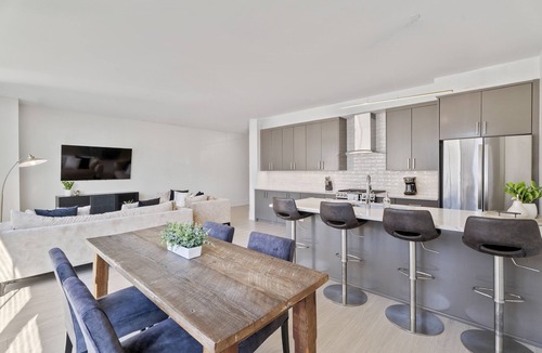 Central Business District Hotel | The Theodore 5BD/5B - Combo Unit - 605/606