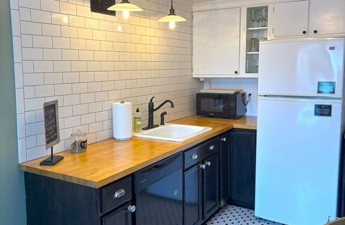 Demorest Apartment | The Tomlin House - Hike, Wine, Dine - Historic Gem in North GA Mountains!