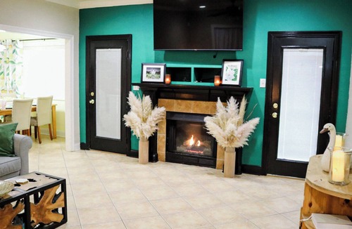 Royal Oaks House | The Victory House