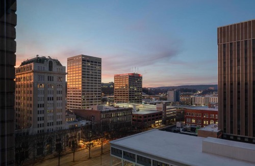 Downtown Chattanooga Hotel | The Waymark Chattanooga, Tapestry Collection By Hilton