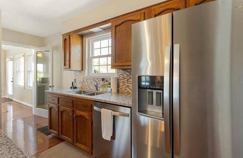 Graysville Hotel | The Wrenley Chateau! Convenient Location+Fire pit!