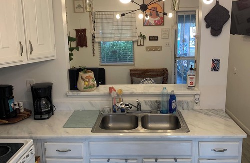 Covington Cottage | This cozy little home is located in the Northshore of Lake Ponchatrain.