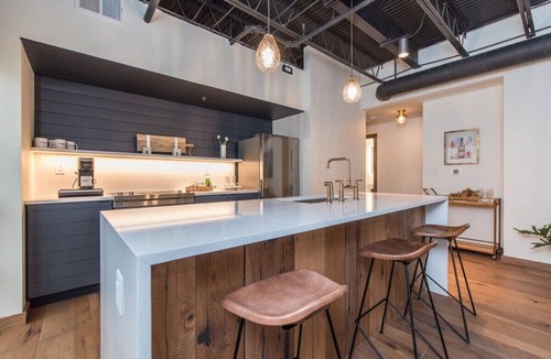 Downtown Apartment | This serviced apartment is a 2 bedroom(s), 2 bathrooms, located in Lexington, KY.