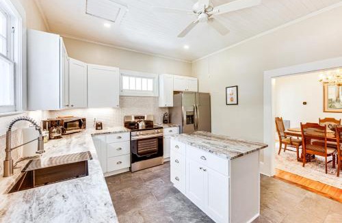 Thomasville House | Thomasville Cottage: Walk to Historic Downtown!
