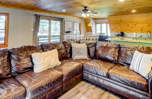 Ellijay Cabin | Three wonderful cabins on the river with pool, hot tub, fishings, & waterfall