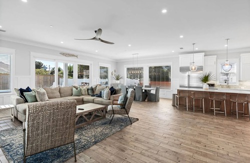 Bid-a-wee Beach House | Tipsea Turtle | 1 Block to Gulf + Heated Saltwater Pool | Sleeps 22 | Game Room