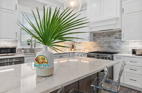 Bid-a-wee Beach House | Tipsea Turtle | 1 Block to Gulf + Heated Saltwater Pool | Sleeps 22 | Game Room