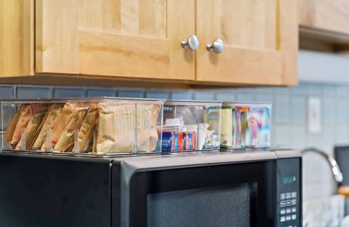 Uptown Apartment | Toad Hall near Wrigley