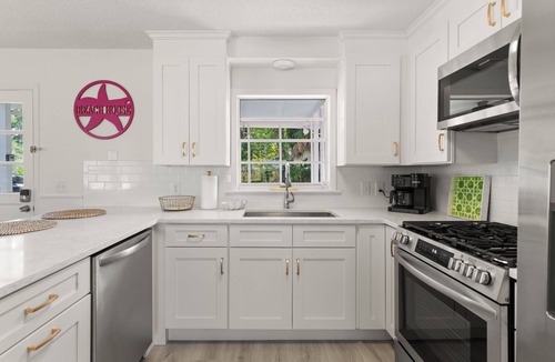 East Beach House | Toddy Cottage located on East Beach, sleeps 10
