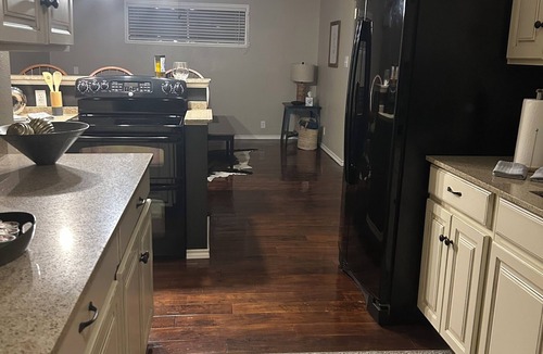 Negreet Cabin | Toledo Bend Lake Record Lodge - waterfront, private boat dock and Pet-friendly!