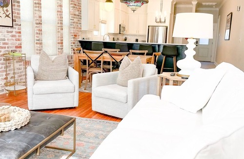 Laurel House | Top Property, Downtown Walkable, Private Suites