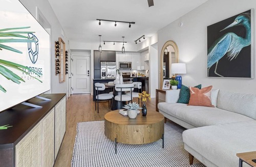 West Palm Beach Apartment | TortoiseOne 2BD 1 - Two Bedroom Apartment, Sleeps 4