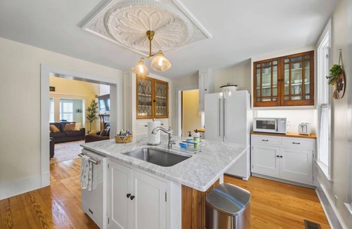 Eureka Springs Historic District Bed & Breakfast | Tower House Inn: Charming 3BD/2.5BA BNB w/Private Parking & Walk to Downtown