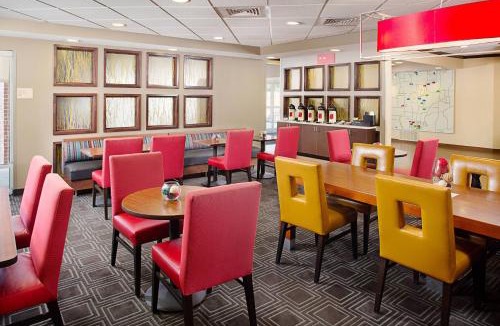 Johnson Hotel | TownePlace Suites by Marriott Fayetteville N/Springdale