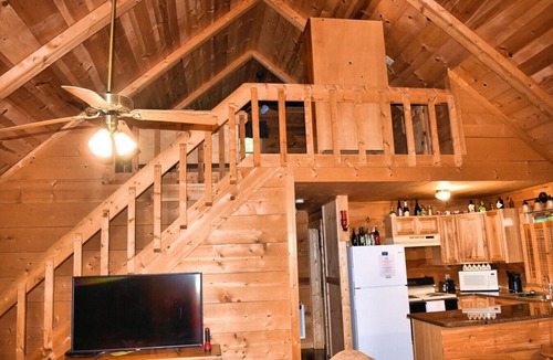 Morganton Cabin | Trail`s End-Hot tub-Wi-Fi,-pets ok-Pool Table-Fireplace-Screened Porch-Activities