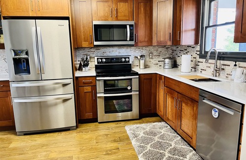Walton House | Tranquil 12-Acre Luxury Farmhouse Between The Ark & Creation Museum