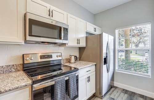 Gainesville House | Tranquil Gainesville Gem w/Lanai & Pool Access!