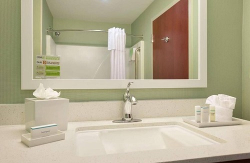Florida City Hotel | Tranquil Getaway: 3 Units w/Parking, Breakfast! Close to Coral Castle!