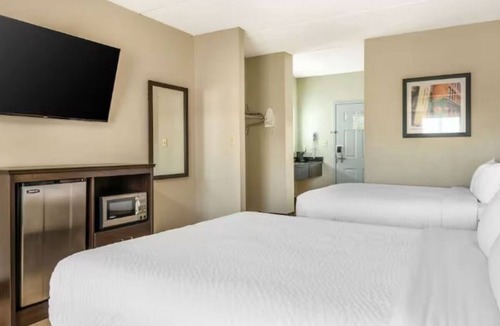Jeffersontown Hotel | Tranquil Louisville East Stay w/Pool Just a Short Drive from Downtown - 2 Units