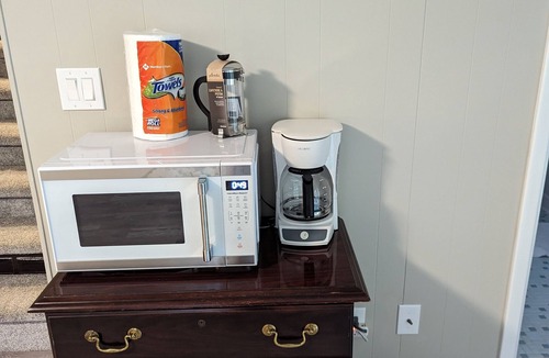 DeKalb County Apartment | Tranquil Nature retreat - close to everything. Free parking and fast WiFi!