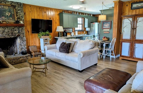 Auburn Cabin | Tranquil secluded cabin in Auburn. Perfect for your GAMEDAY getaway or AU EVENT!