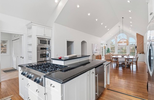Arley House | Tree House Escape - expansive decks and beautiful views!
