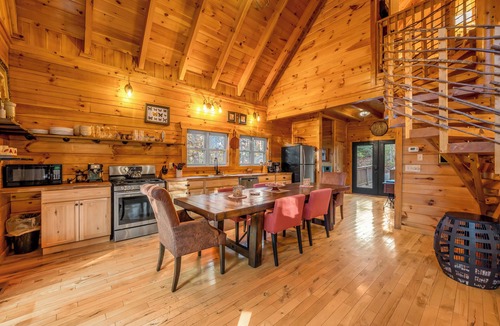 Primrose Cabin | Treehouse Cabin w/Hot Tub in Red River Gorge