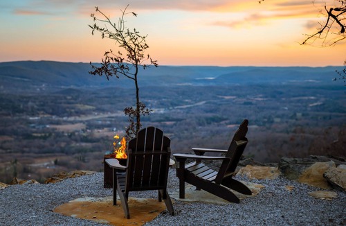 Lupton City Cabin | Treehouse - More Luxury