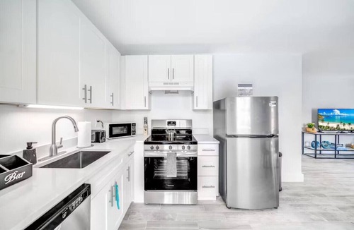 Coral Ridge Apartment | Tropical Paradise + POOL & PATIO