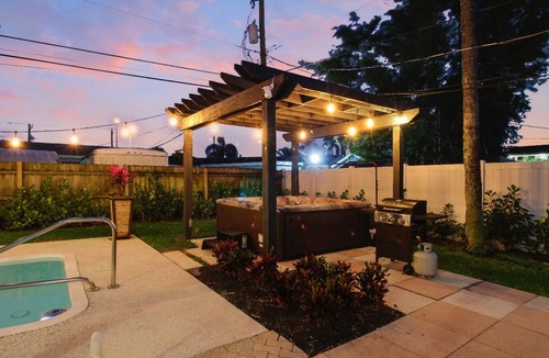 Hunt Club House | Tropical Pool and Hot Tub House