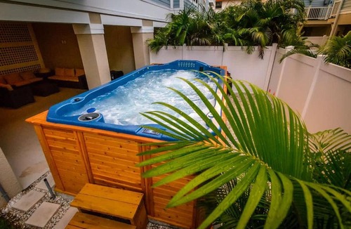 Redington Beach House | Tropical Treasure Beach Villa