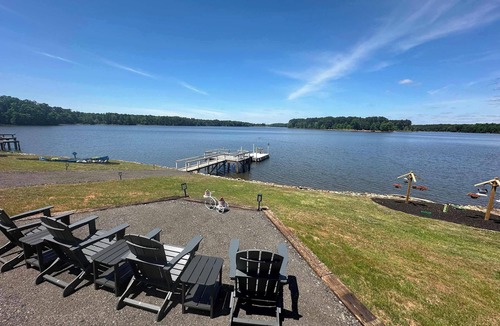 Prosperity House | Turtle Town Bungalow on Lake Murray w/RV Parking