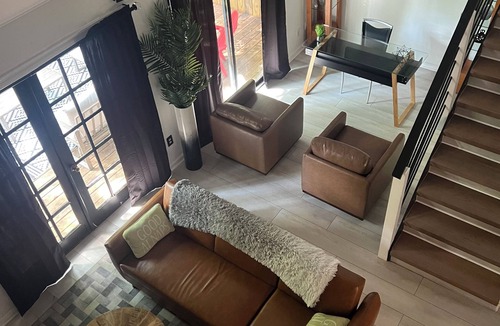 Smyrna House | Tuxedo Touch Modern 2BR Townhouse