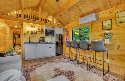 Herndon Cabin | Twilight Escape Tiny home in Herndon Pa