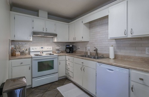 Vestavia Hills Apartment | Two Bedroom in Homewood, Minutes from Samford!