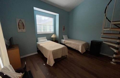 Williston House | Two Hawk Guest Room 3