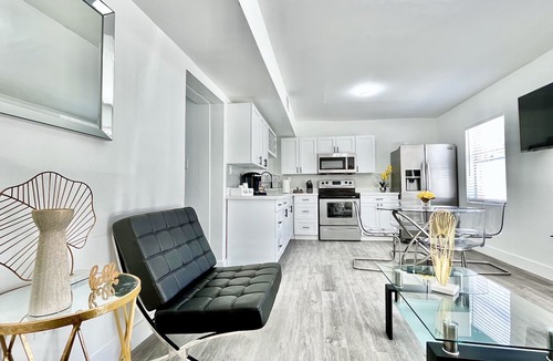 Allapattah House | Two in One! Huge Vacation Home in Miami