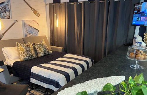 Ferndale House | Two-Person Oasis with Pool & All the Amenities