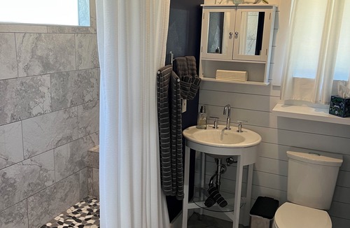 Ferndale House | Two-Person Oasis with Pool & All the Amenities