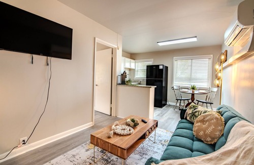 Five Points South Condo | UAB Area Retreat|Vulcan Hideout B3| King bed
